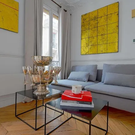Large Luxury Flat Next To Champs Elysee *