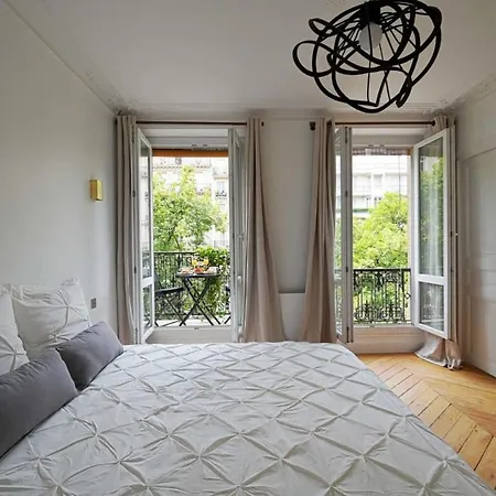 Large Luxury Flat Next To Champs Elysee Apartment Paris